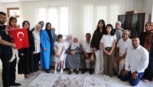 Bakan Göktaş’tan Raife Babaanne'ye sürpriz ziyaret