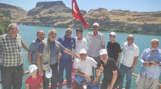 Bakkallar Halfeti’de Moral Depoladı: Tekne Turu, Eğlence ve Kaynaşma