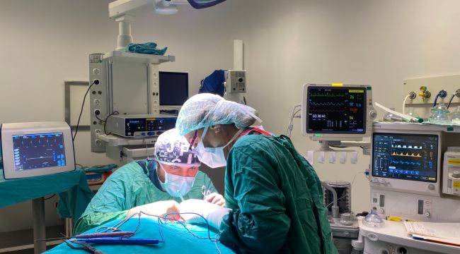 Birecik Devlet Hastanesi’nde Bir İlk: Başarılı Parotidektomi Ameliyatı Gerçekleştirildi