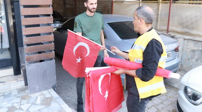 Haliliye Belediyesi İlçeyi Bayraklarla Donatıyor