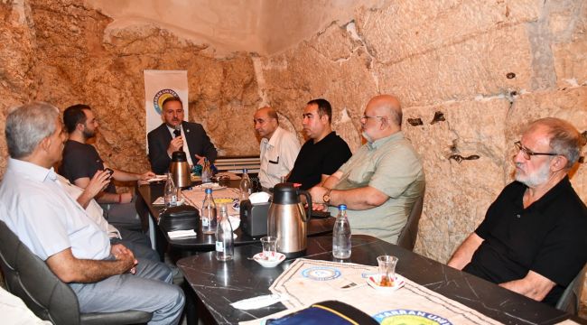 Harran Üniversitesi Rektörü Prof. Dr. Güllüoğlu Yazar Ve Edebiyatçılarla Buluştu
