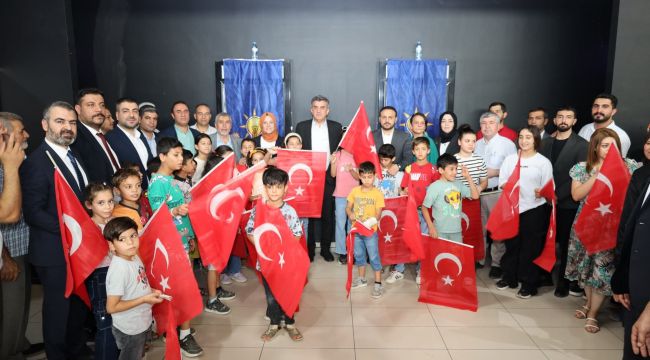 İl Başkanı Günbegi, çocuklarla birlikte 15 Temmuz konulu Sinema etkinliğine katıldı.