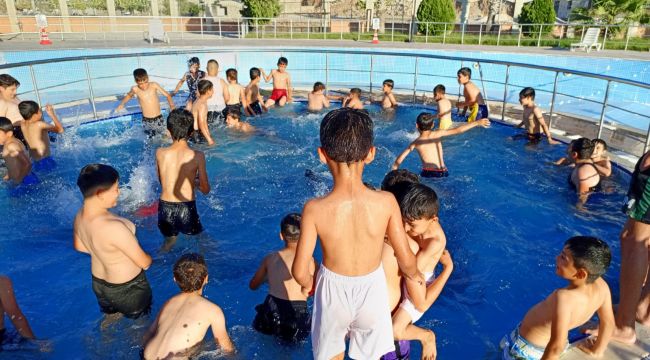 İz Bırakanlar Cemiyeti'nden Öğrencilere Serinleten Havuz Etkinliği