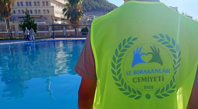 İz Bırakanlar Cemiyeti'nden Öğrencilere Serinleten Havuz Etkinliği