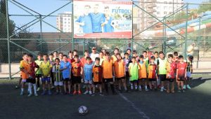 Karaköprü’de Çocuklar Yaz Tatilini Futbol Kursunda Değerlendiriyor