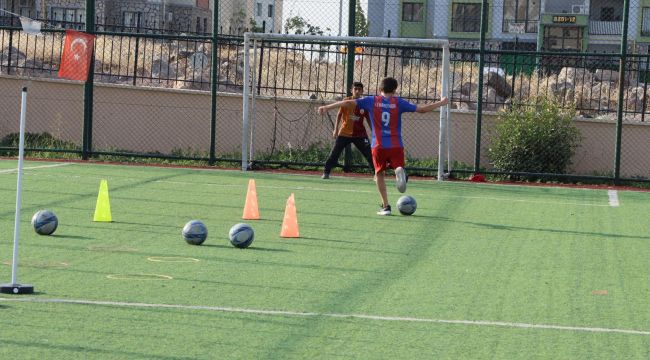 KARAKÖPRÜ'DE GELECEĞİN FUTBOLCULARI YETİŞİYOR