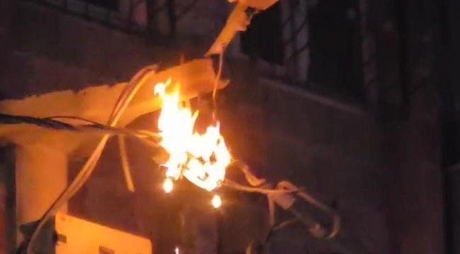 Şanlıurfa'da Elektrik Kabloları Tutuştu, Mahallede Korku Dolu Anlar!