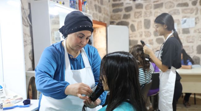 Viranşehir Belediyesi'nden Kadınlara Yeni Destek: Kuaför Salonu Hizmete Açıldı