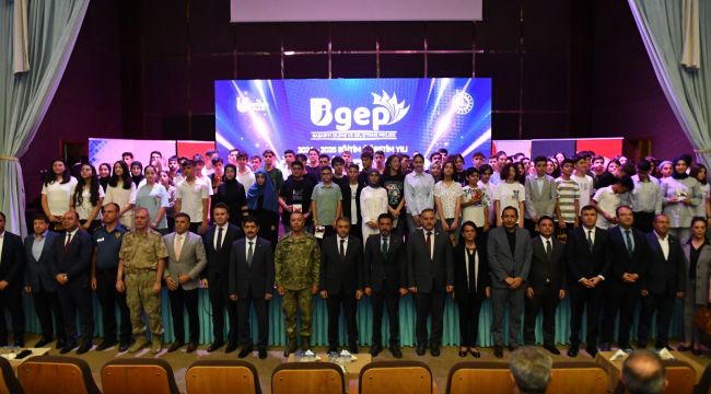 Başarılı Öğrenciler Ödüllendirildi