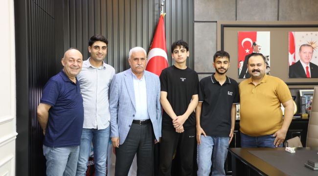 Başkan İnan, YKS’de Başarı Gösteren Gençleri Ağırladı