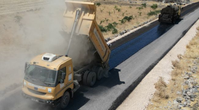 Büyükşehir, Hilvan’da 7 Kilometrelik Grup Yolunu Sathi Kaplama İle Yeniledi