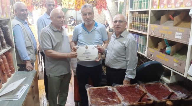 Eğitime Katılan Esnafa Belgeleri Verildi