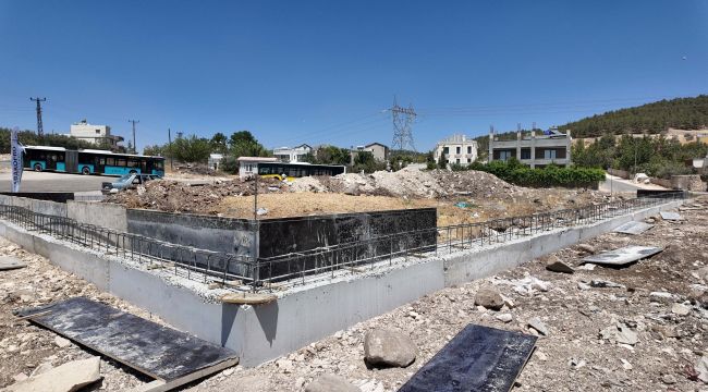 Güllübağ’da Gençler İçin Yeni Semt Sahası Kazandırılıyor
