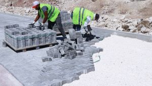 Haliliye'de Parke Taşi Çalişmalariyla Yollar Yenileniyor