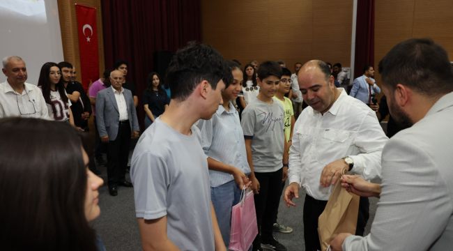 Karaköprü Belediyesi’den Başarılı Öğrencilere Ödül 