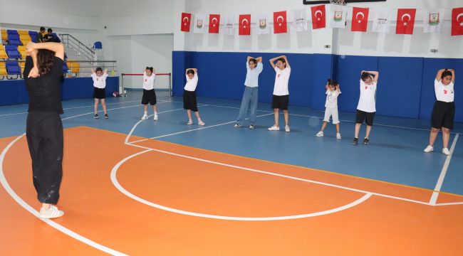 Kız Çocuklarından Voleybol Kursuna Yoğun İlgi