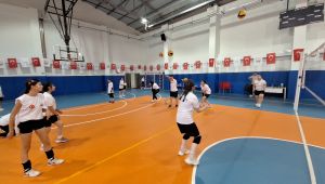 Kız Çocuklarından Voleybol Kursuna Yoğun İlgi