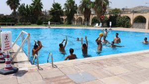 Şanlıurfa Büyükşehir Havuzlarında Su Topu Etkinliği