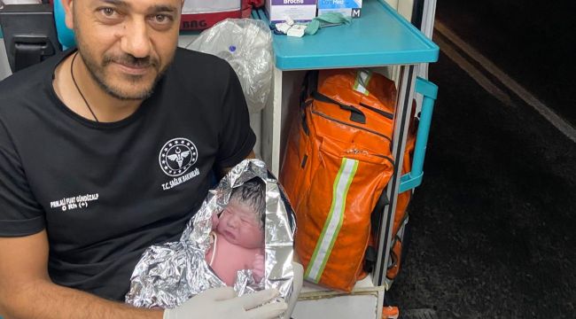 Yolda Gerçekleşen Doğum Başarıyla Tamamlandı: Anne ve Bebek Sağlıklı