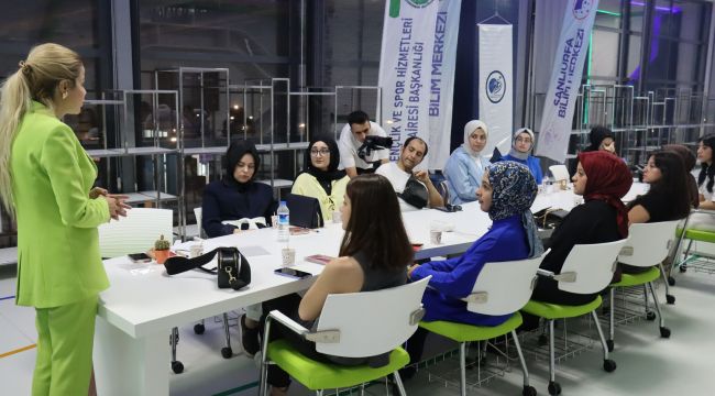 Büyükşehir Belediyesi, Afetten Etkilenen Gençlerin Güçlendirilmesi Programına Ev Sahipliği Yapıyor  