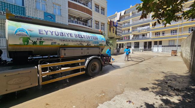 Geceyi Gündüze Katan Temizlik Ekibi, Eyyübiye’yi Baştan Aşağı Temizliyor