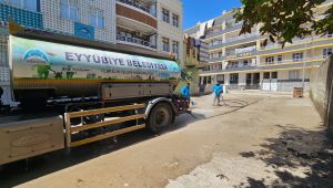 Geceyi Gündüze Katan Temizlik Ekibi, Eyyübiye’yi Baştan Aşağı Temizliyor