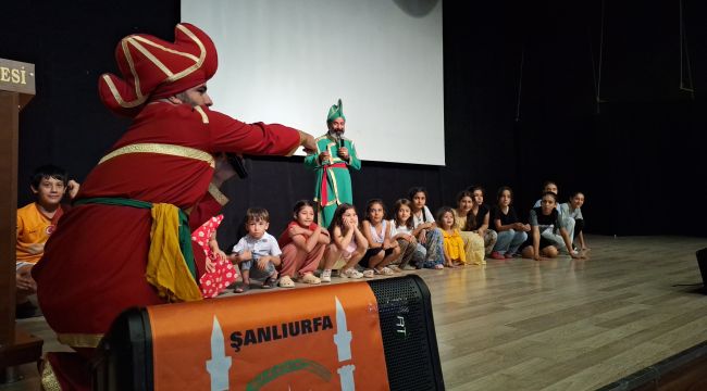 Hacivat-Karagöz Oyununa Miniklerden Yoğun İlgi