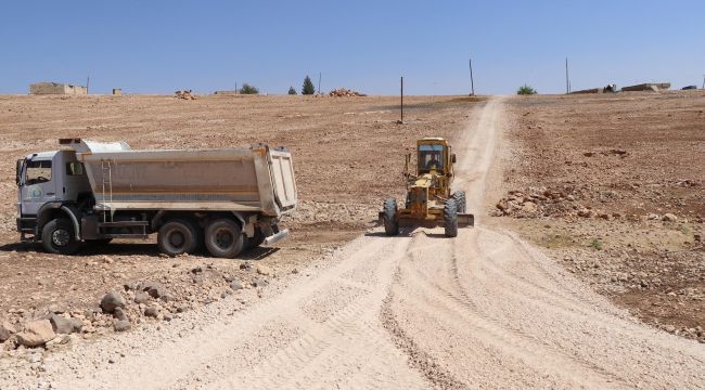 Haliliye’de Kırsalda Hizmet Devam Ediyor: Topraklı Mahallesi’nde Yol Çalışmaları