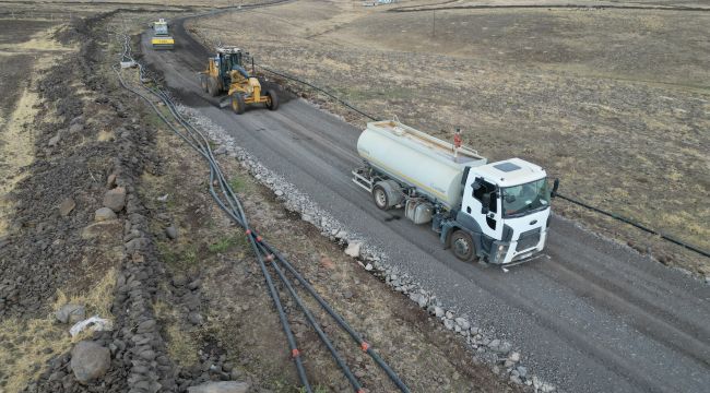 Siverek’te Kırsal Yollar Betonla Güçleniyor