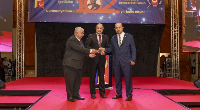 Başkan Gülpınar’a  “Yılın En Başarılı Belediye Başkanı” Ödülü