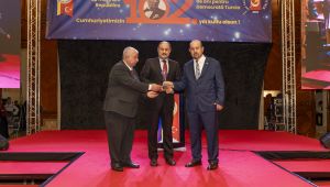 Başkan Gülpınar’a  “Yılın En Başarılı Belediye Başkanı” Ödülü