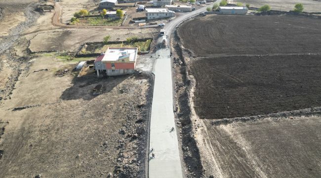 Büyükşehir, Siverek Kırsalında Beton Yol Çalışmalarını Sürdürüyor