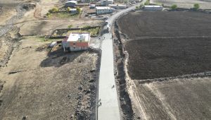 Büyükşehir, Siverek Kırsalında Beton Yol Çalışmalarını Sürdürüyor