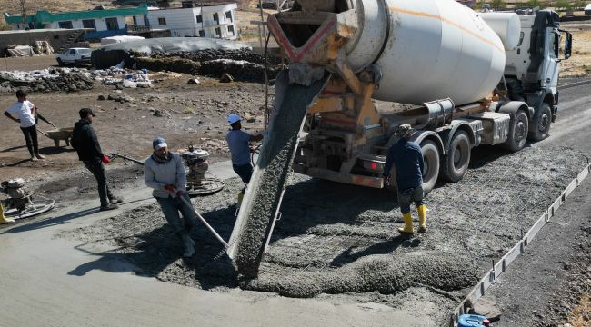 Büyükşehir, Siverek’te 12 Kilometrelik Beton Yol Yapımına Başladı