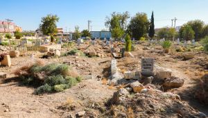 Harran'da Mezarlıklar Yabani Otlardan Temizleniyor 