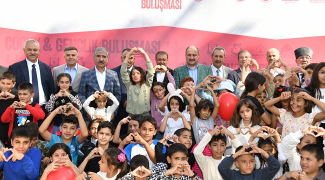 Şanlıurfa Çocuk ve Gençlik Buluşması Binlerce Çocuk ve Genci Bir Araya Getirdi