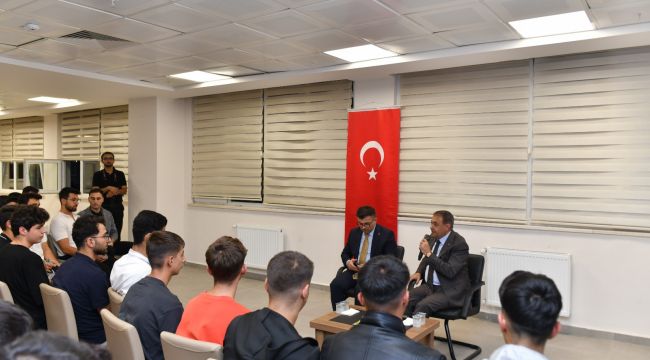 Vali Şıldak Üniversite Öğrencilerini Dinledi