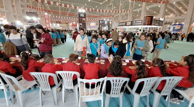 20 Düş Yolculuğu” Kitabı 8. Şanlıurfa Kitap Fuarı’nda Okuyucuyla Buluştu  