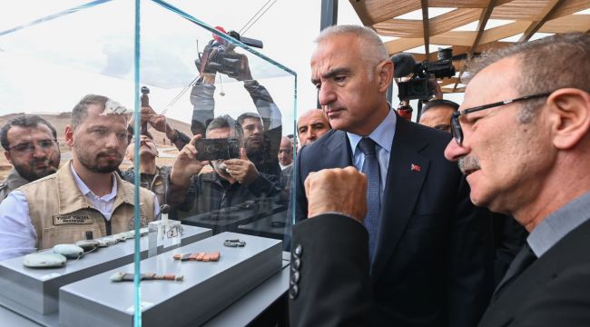 Ağzı dikili “ölüm yüzü” heykeli bilim dünyasını şaşırttı