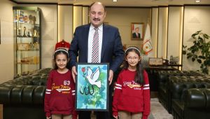 Başkan Gülpınar, Başarılı Öğrencileri Makamında Ağırladı