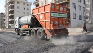 Batıkent'te Yeni Yollarda Sathi Asfalt Kaplama Yapılıyor