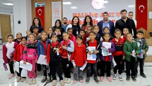 Diş Haftasında Gönüllere Taht Kuran Proje: Çocuklar Hem Muayene Oldu Hem Gülümsetti