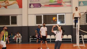 Karaköprü'de Öğretmenler Voleybol Sahasında Buluşuyor