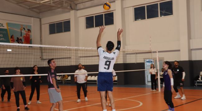 Öğretmenler Karaköprü'de Sahaya Çıktı