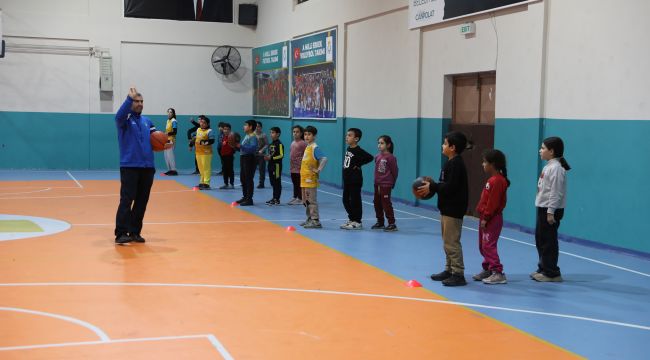 Basketbol ve Voleybol Kursları Haliliye’de Yoğun İlgi Görüyor