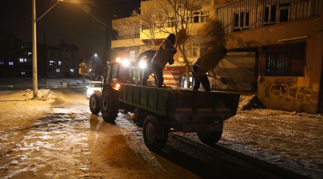 Haliliye’de Buzlanma ve Kar Mesaisi Gece Boyunca Devam Ediyor
