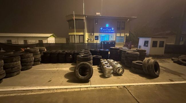 Karaköprü’de Jandarmadan Kaçak Lastik Operasyonu: 2 Milyon TL’lik Malzeme Ele Geçirildi