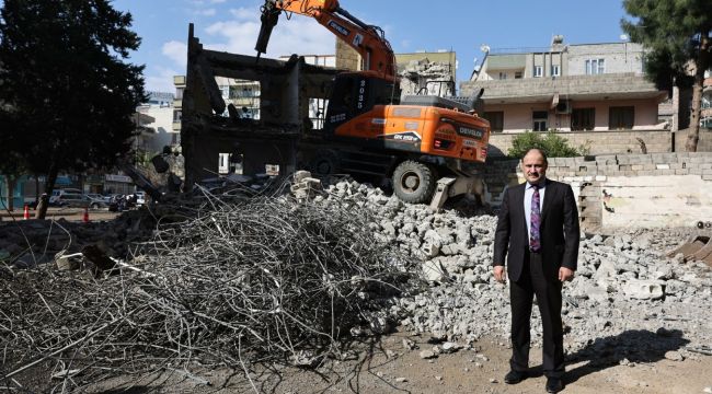 Büyükşehir, 25 Metrelik Yol Projesi İçin 59 Bağımsız Yapının Yıkımını Tamamladı