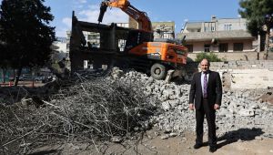 Büyükşehir, 25 Metrelik Yol Projesi İçin 59 Bağımsız Yapının Yıkımını Tamamladı