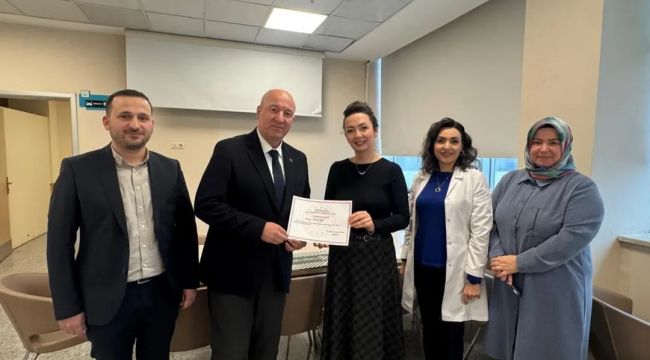 Diş Hastanesi Müdür Yardımcısı Ferit Toy'a Başarı Belgesi